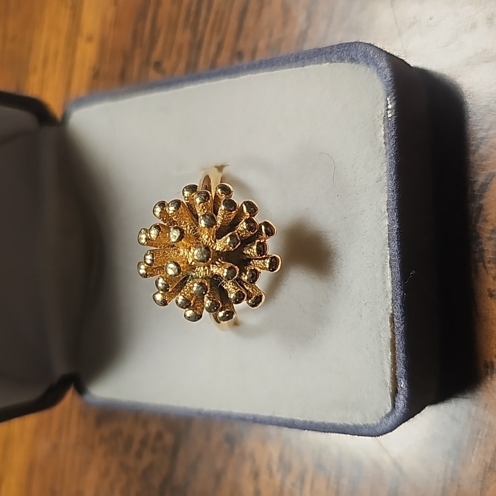 Women's Vintage  Avon Ring 💍
